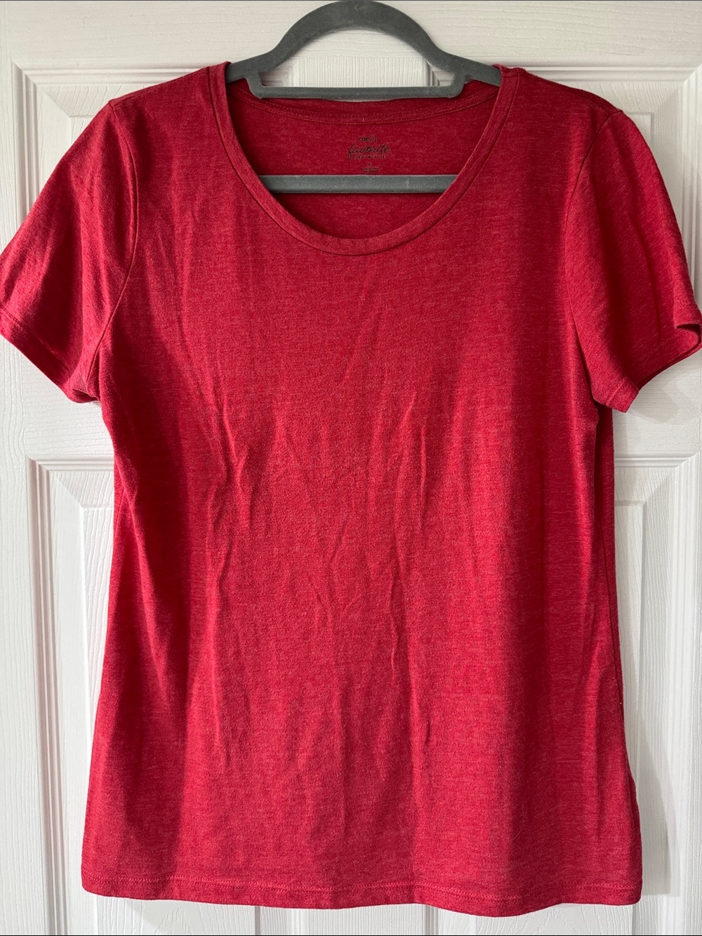 Rue21 Red Scoop Neck Short Sleeve Tee - Classic Fit